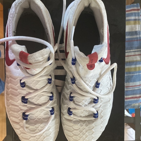 basketball shoes - Picture 2 of 5